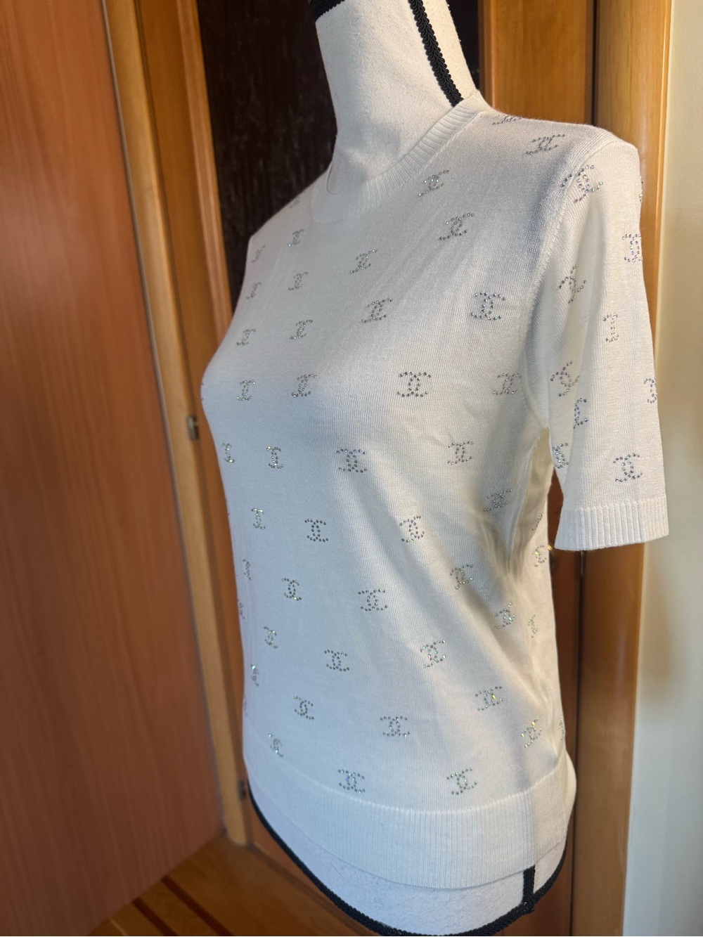 CHANEL Cream Short Sleeve Knit Top with Subtle Swarovski CC Eyelet Motif Sz M - Picture 9 of 16